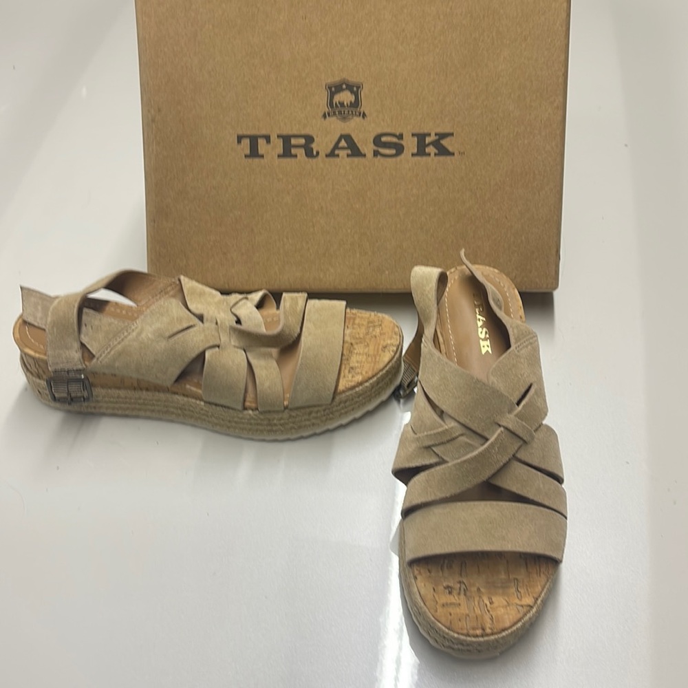 Suede platform sandals